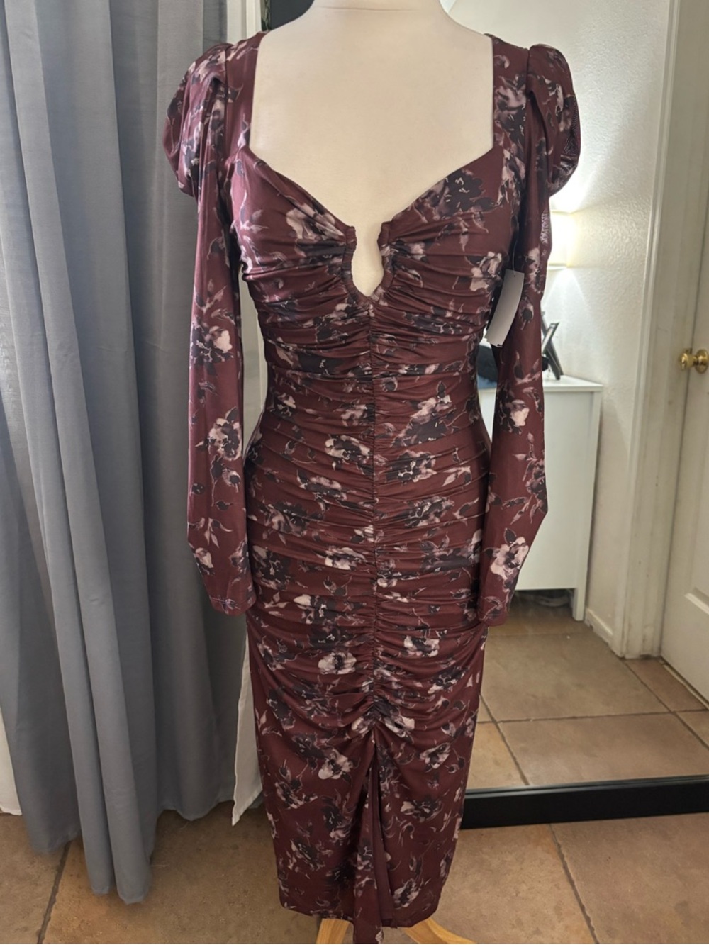 Astr Burgundy Floral Ruched Keyhole Midi Dress